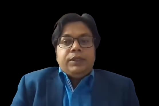 কর্মক্ষেত্রে ব্যস্ত থাকায় বাবা-মায়েরা সন্তানকে সময় কম দেন