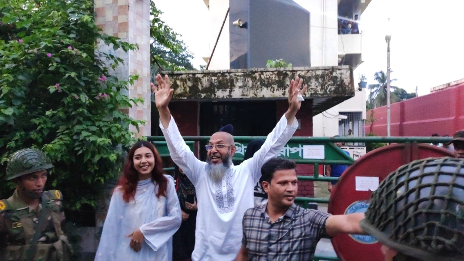 "আমার আব্বাকে সম্মানের সঙ্গে অব্যাহতি দিন” তারেক রহমানের কাছে বগুড়া বিএনপি নেতার মেয়ের আবেগঘন আবেদন